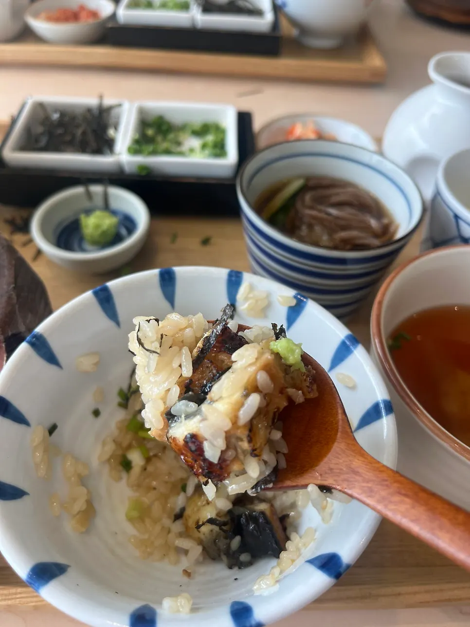 Enjoying the first method, the pure flavor of eel and rice