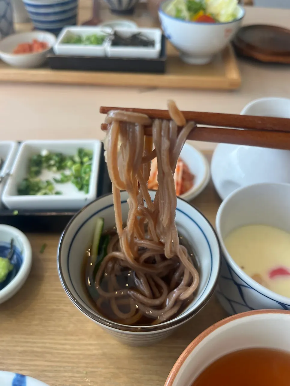 A spoonful of eel rice bowl soaked in broth
