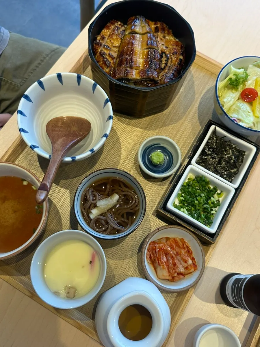 Set special hitsumabushi dengan lauk pendamping