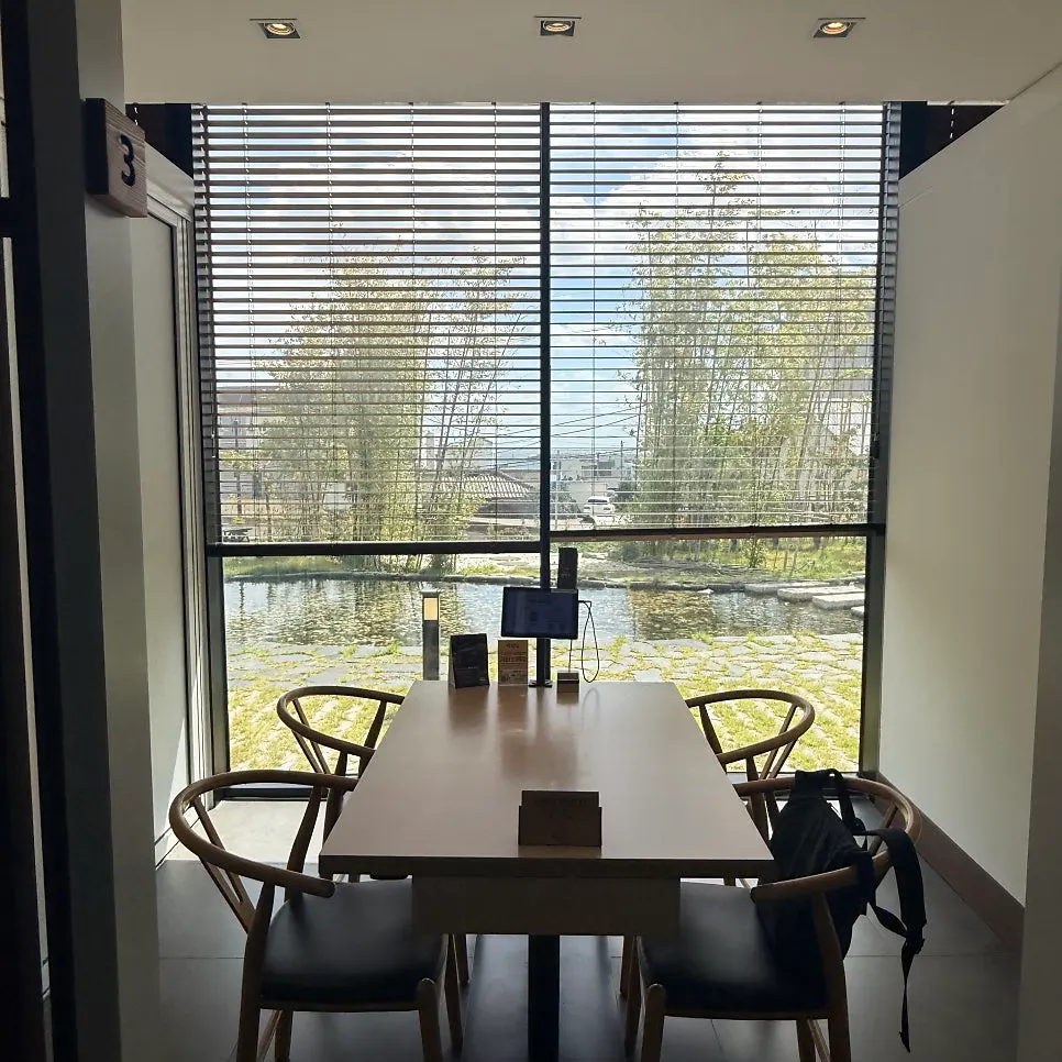 Wall-shielded private seating and a long hallway
