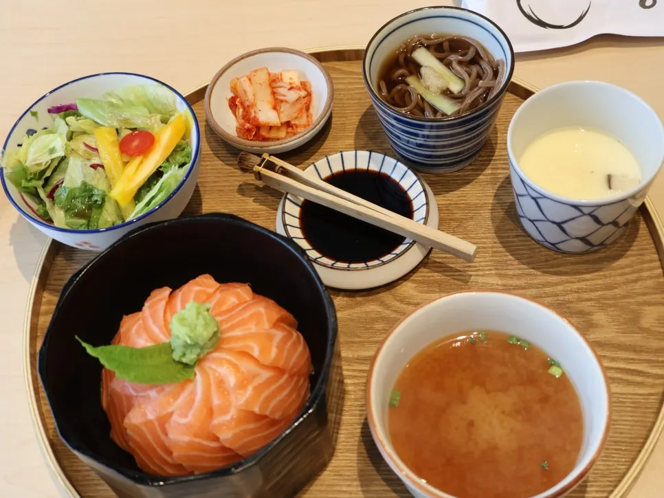 양산도 사케동 연어덮밥 한 상