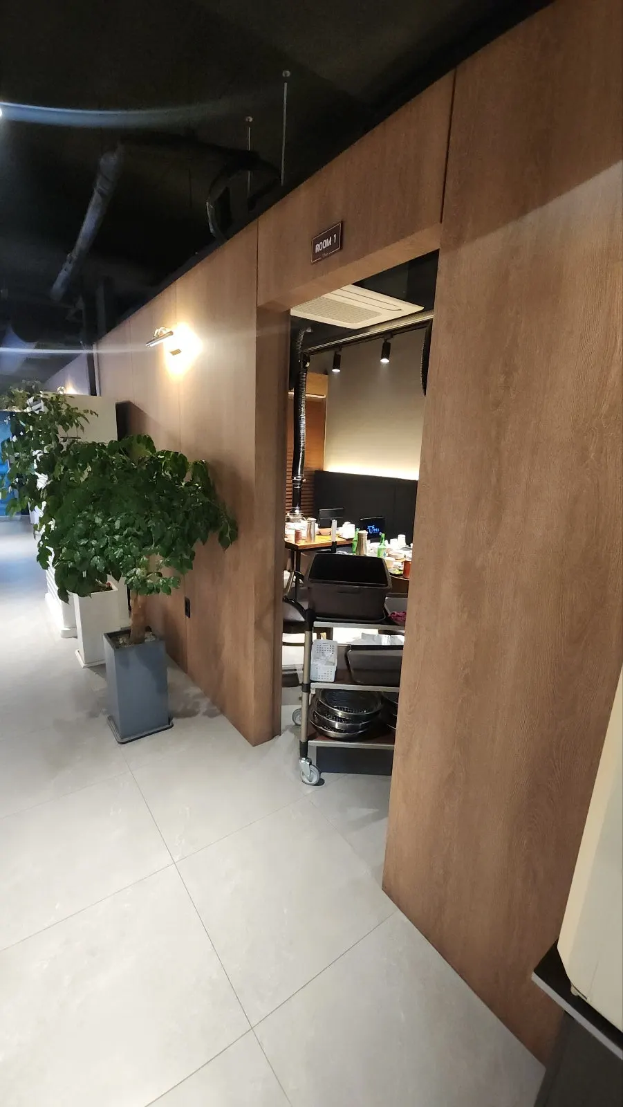 Seating at Yangsimso Ansan Gojan Branch with a grill set on the table