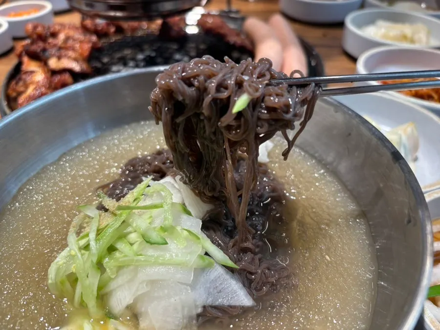 정식에 함께 나온 물냉면