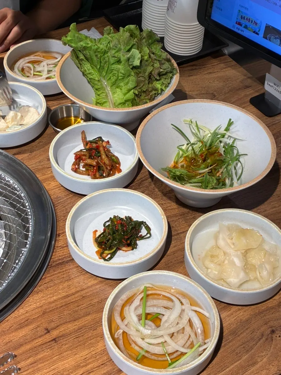 파채와 파김치 등 양심소 기본 반찬 상차림