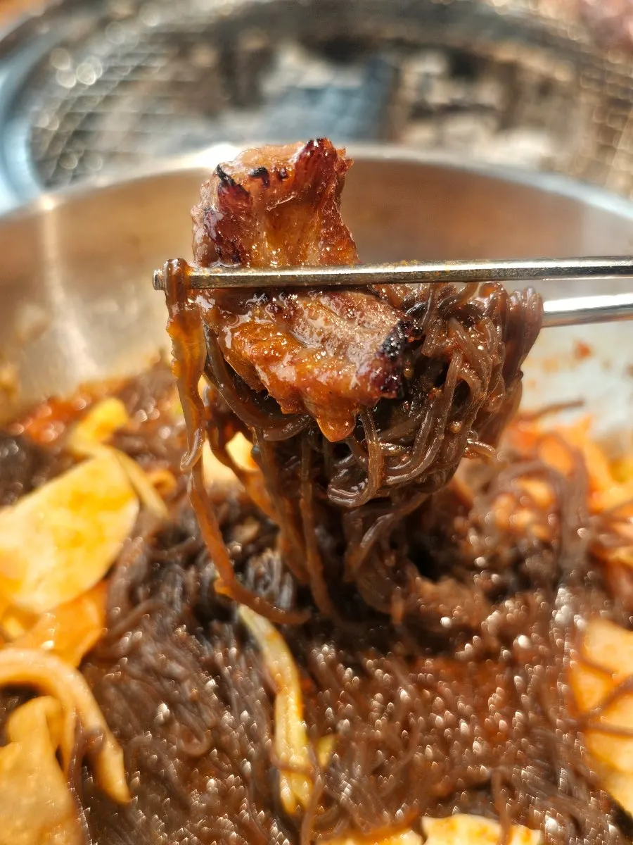 Hot pot with cha-dol doenjang bap cooked together with rice