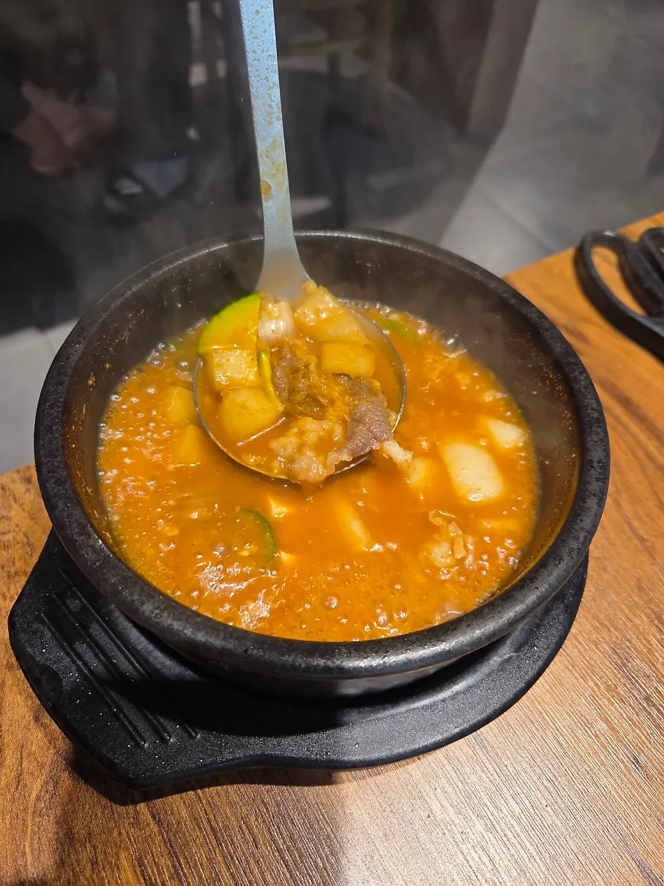 노릇하게 익은 양념돼지갈비
