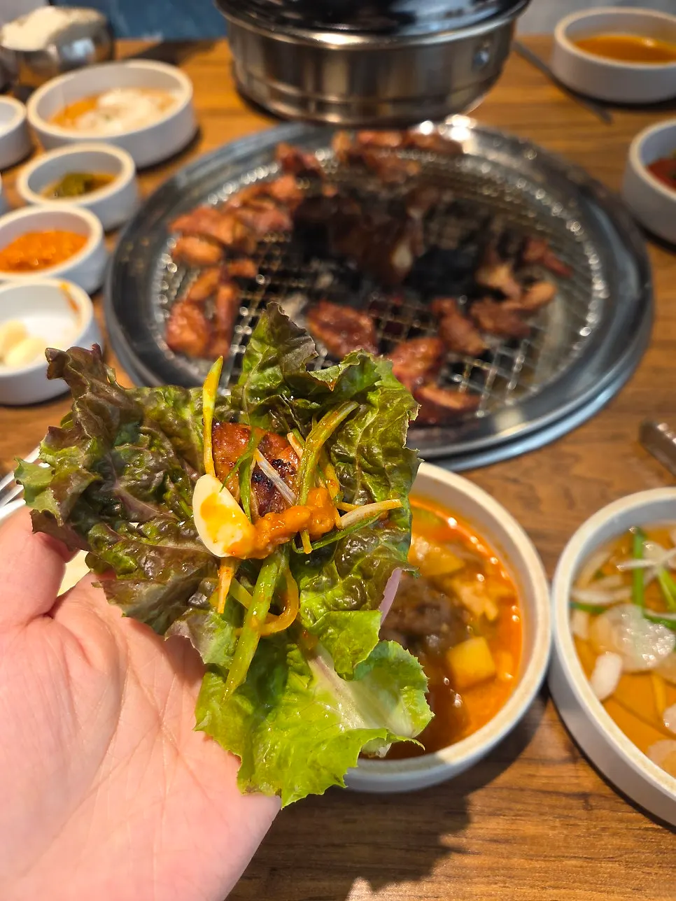 쌈채소에 싸 먹는 양념돼지갈비