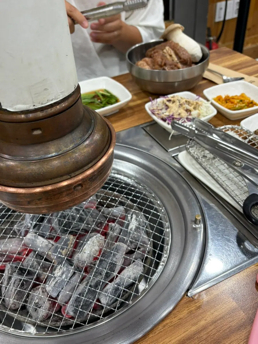양념갈비와 솥밥 주문 상차림
