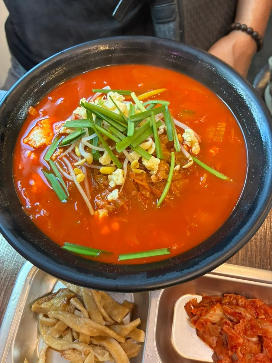 到访邻家欧巴鸡汤面的开场照片
