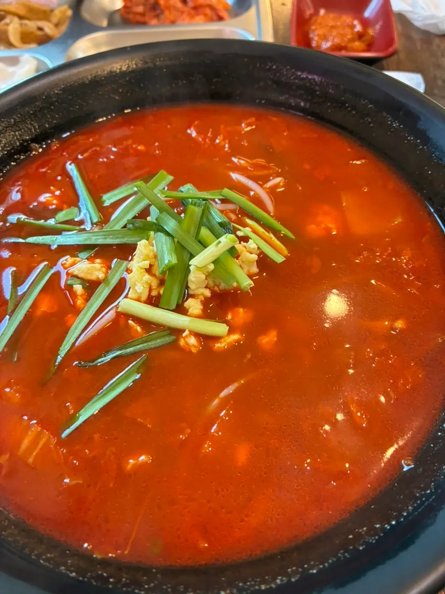 酱汁浓稠的炸酱面照片