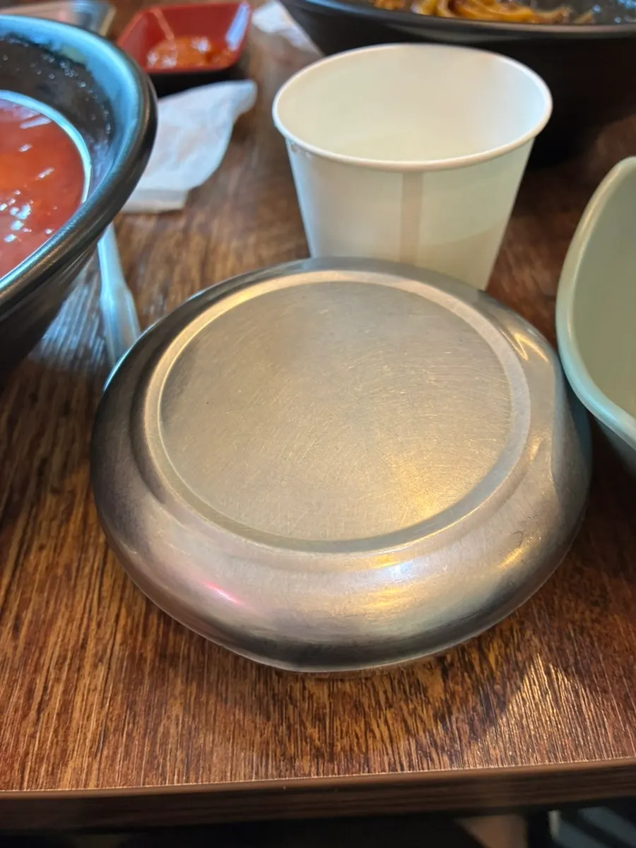 有鸡肉浇头的炒码汤照片