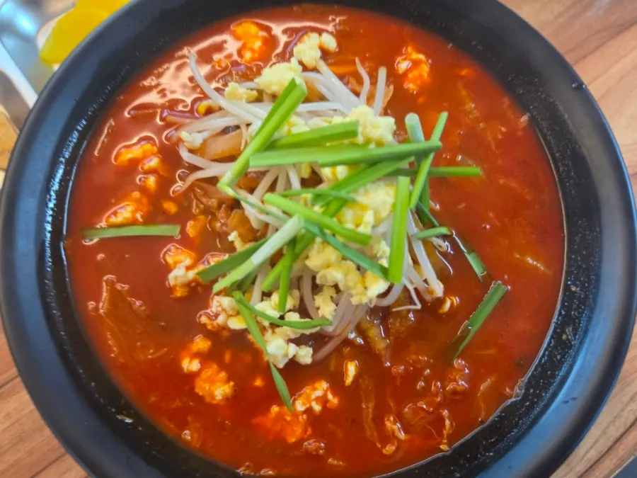 닭육수와 해산물 맛 닭짬뽕 관련 사진