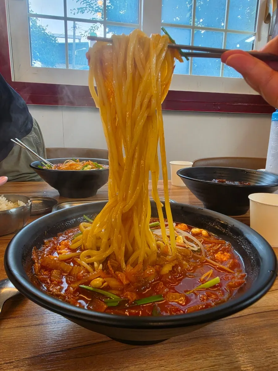 밥을 말아 먹는 닭짬뽕 관련 사진