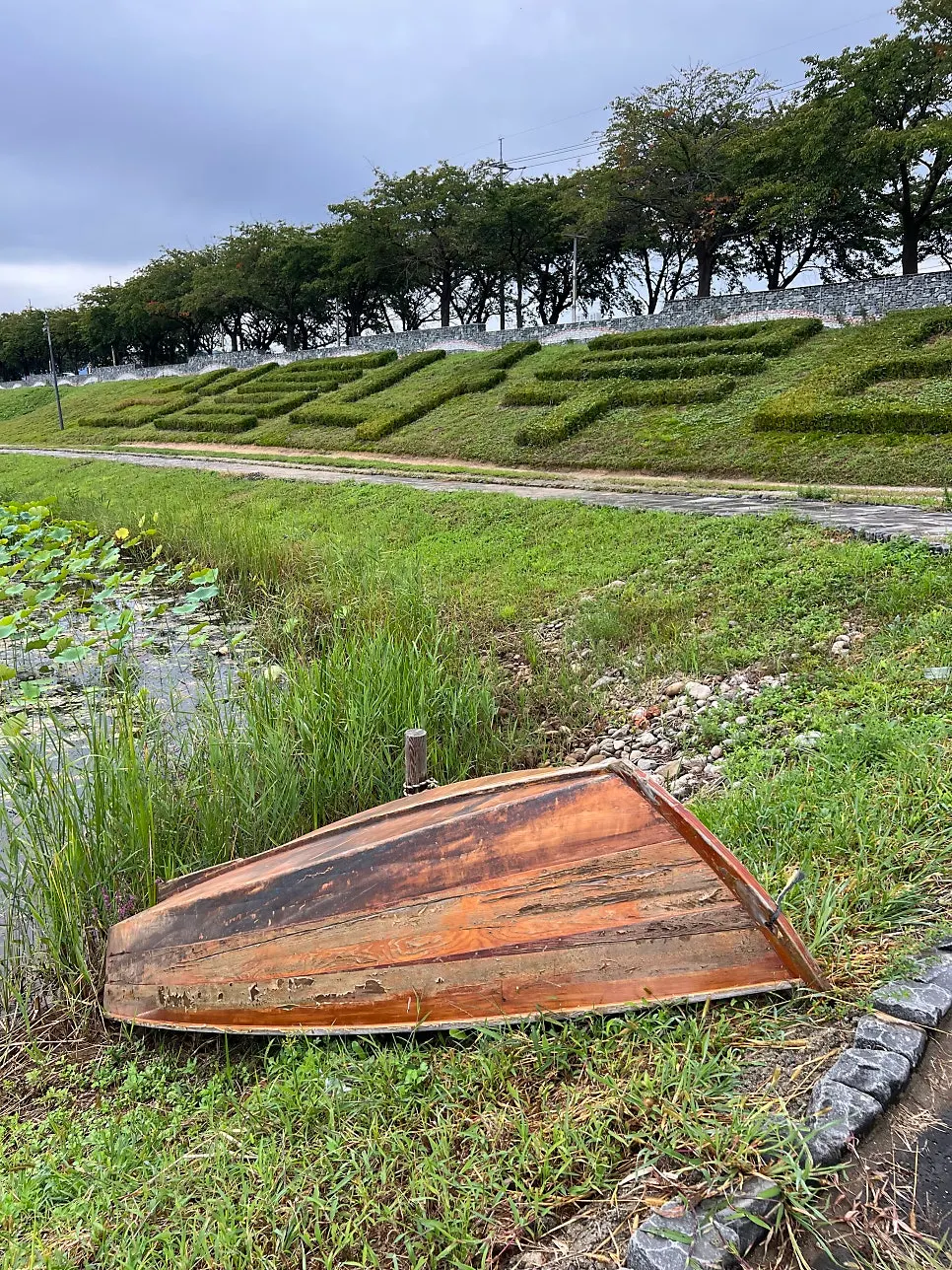 카페 둔치 앞 남대천 전망