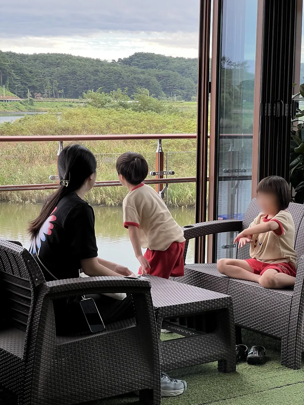 보트 타러 1층으로 내려가는 길