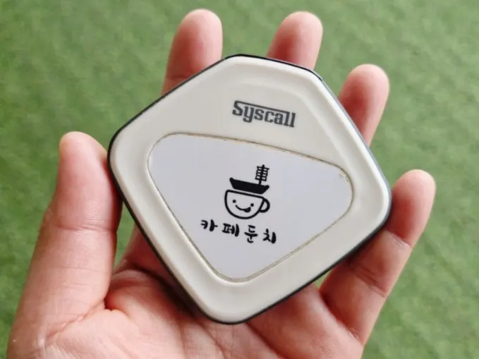 진열된 디저트와 베이커리, 지역특산물 간식