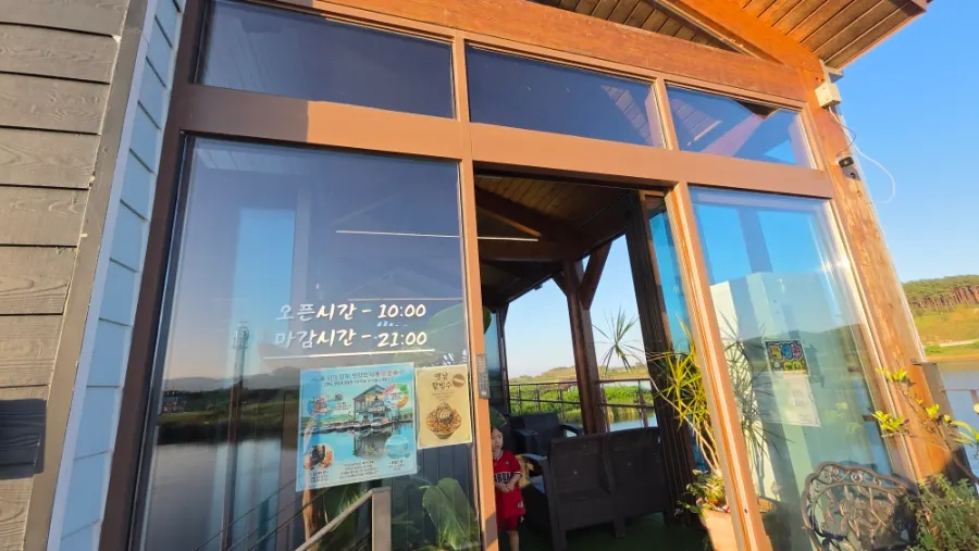 Cafe Dunchi building built above the water