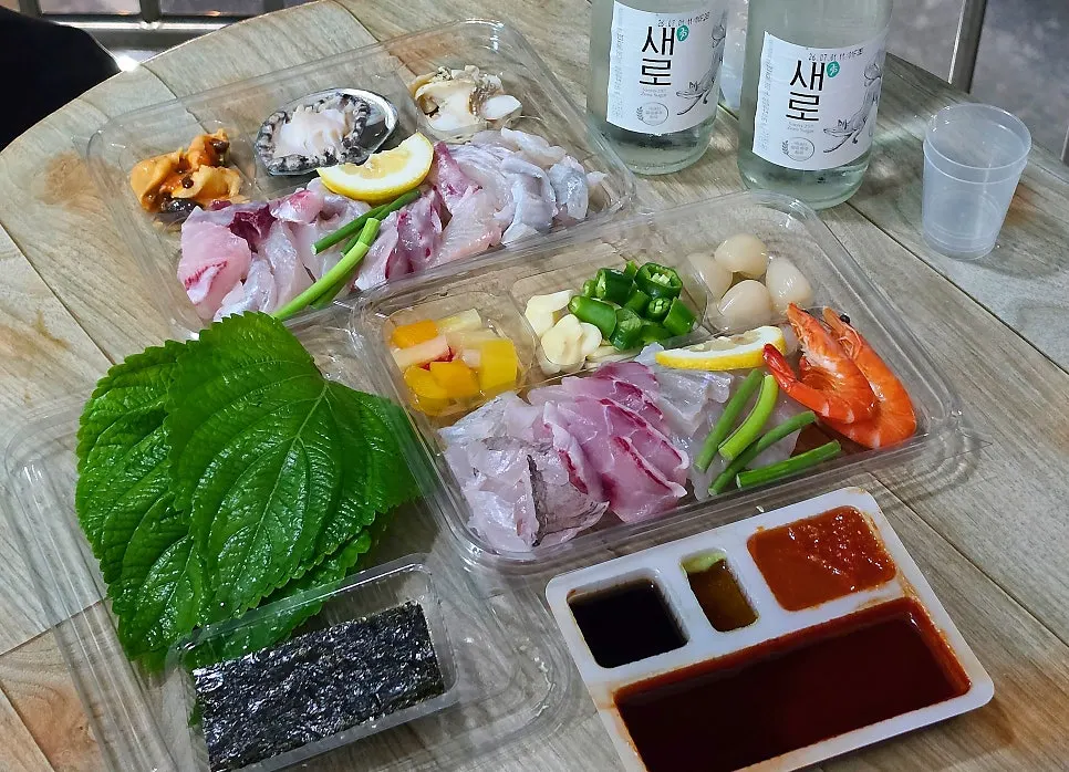 Sesame leaves, seaweed, peppers, and sauce sides