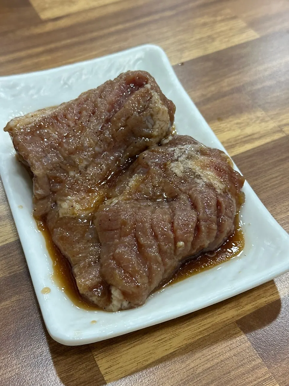 Plate of Yeoyejeong's marinated ribs before grilling