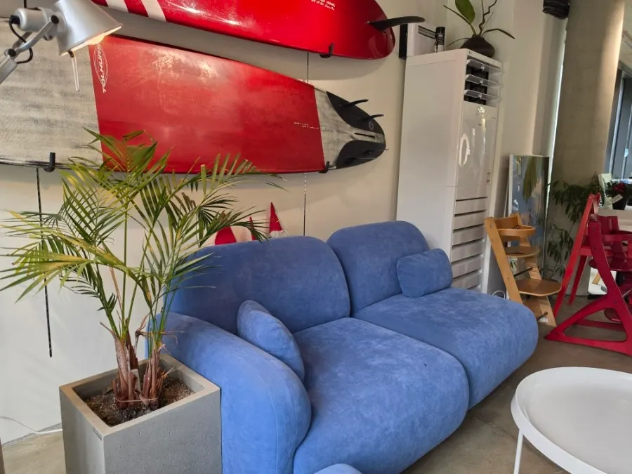 Display space with props inside Kinship