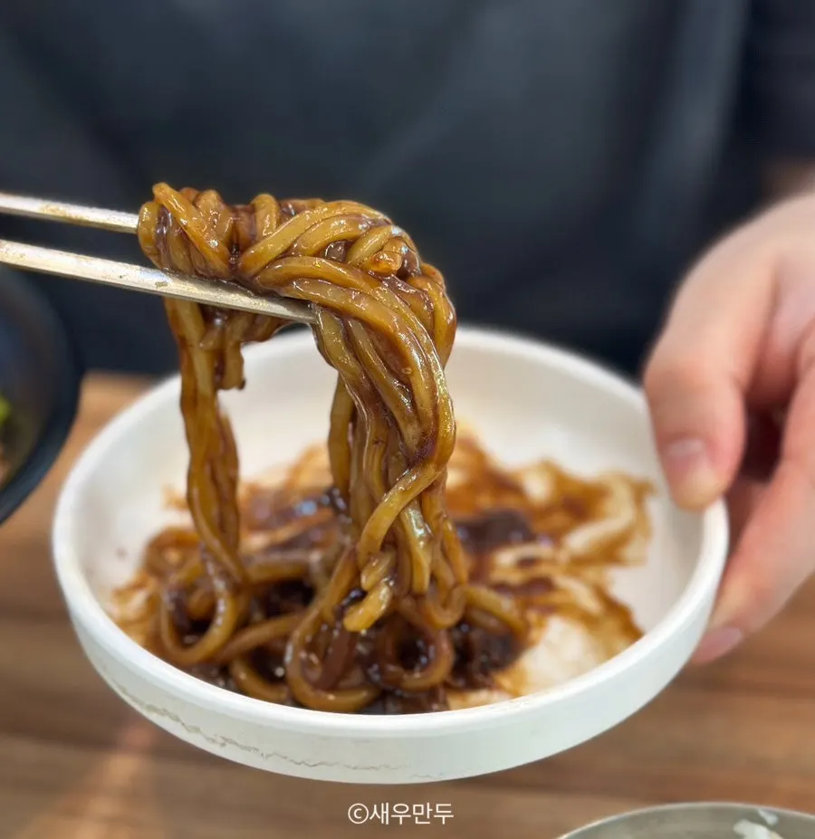 Side jajangmyeon mixed with its generous sauce