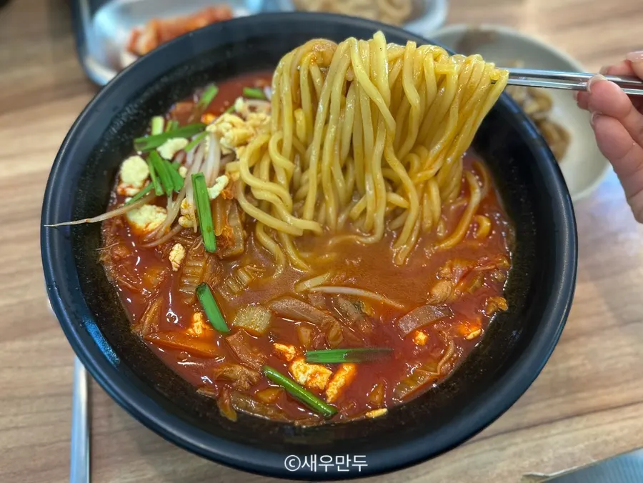 Chicken jjamppong noodles lifted with chopsticks