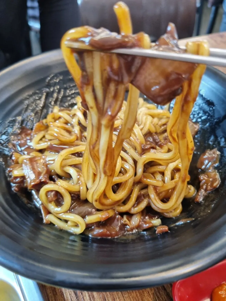 Thick, soft jajangmyeon noodles