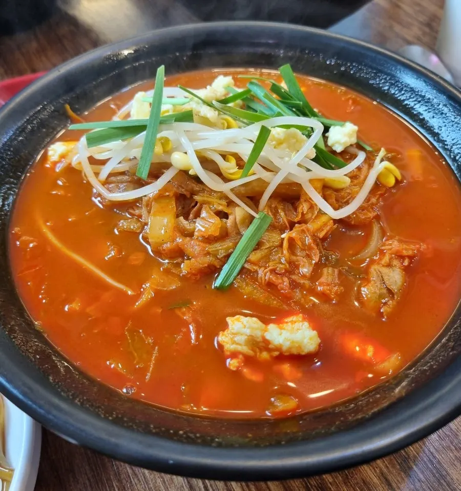 Chicken jjamppong topped with green onion and bean sprouts