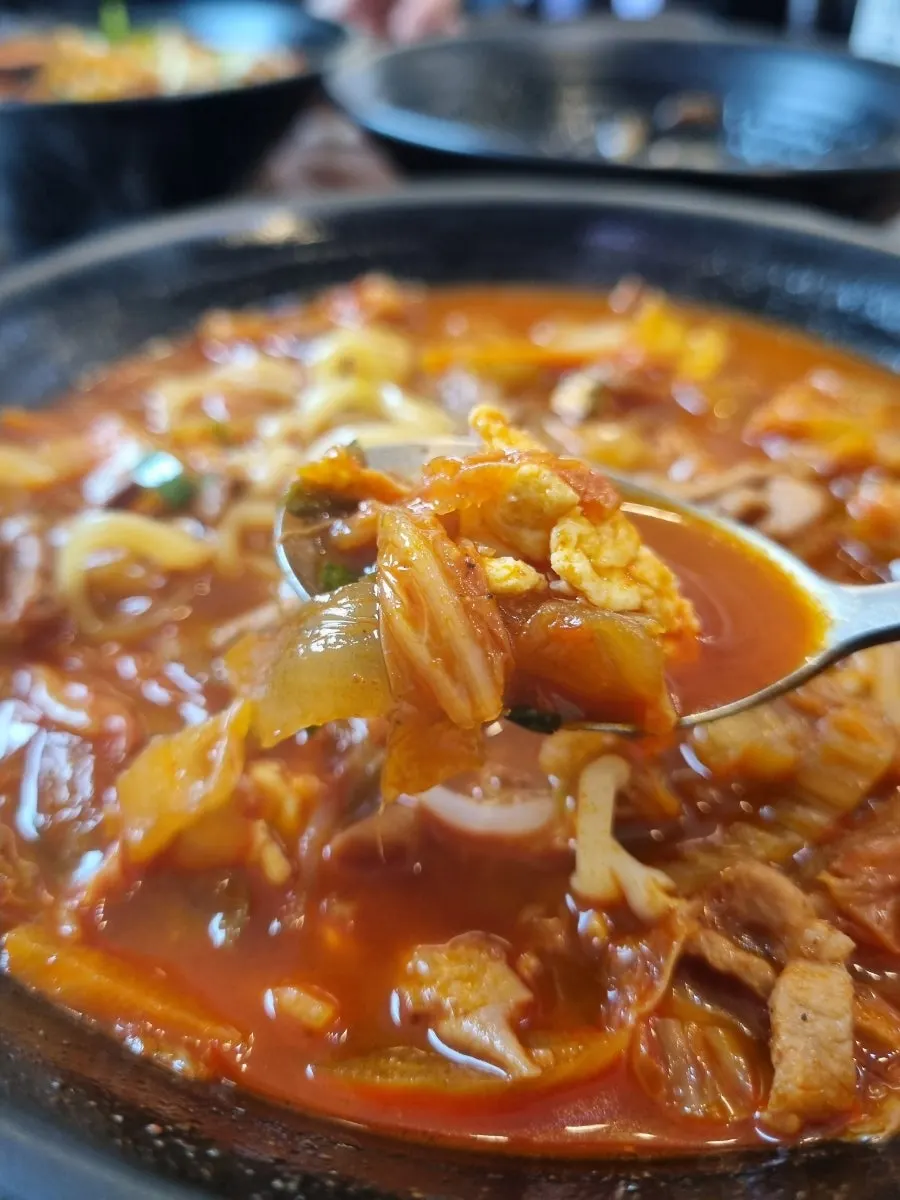 Egg among the other ingredients in the chicken jjamppong