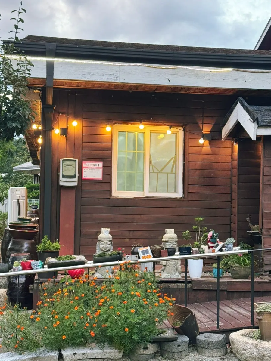 Yeoyejeong yard parking area