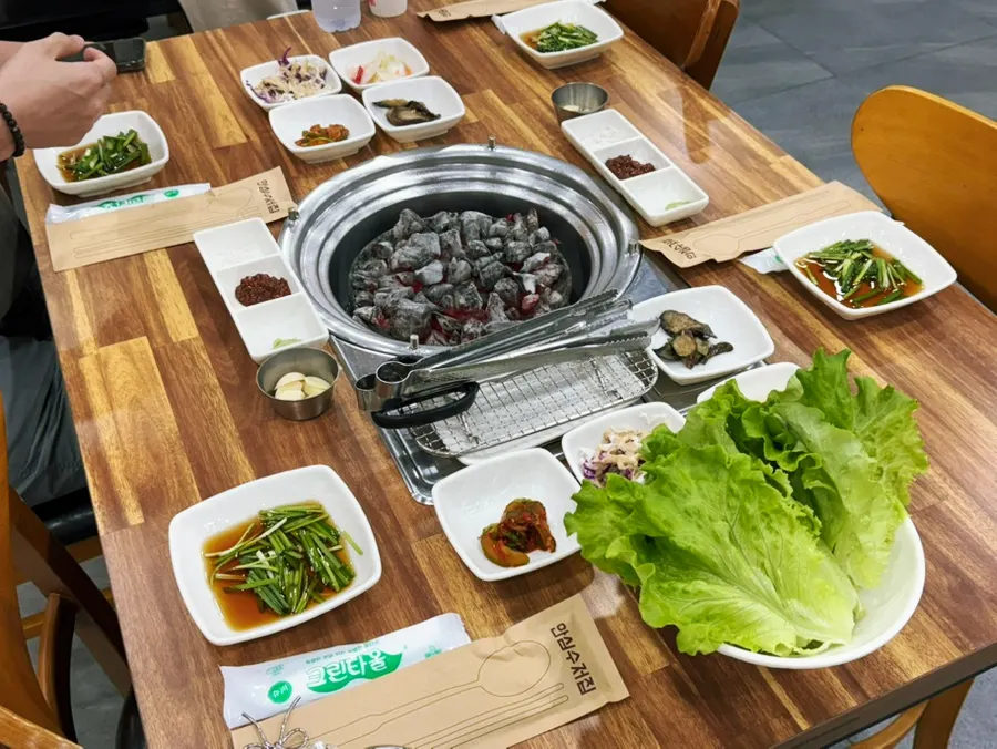 Yeoyejeong interior full of diners