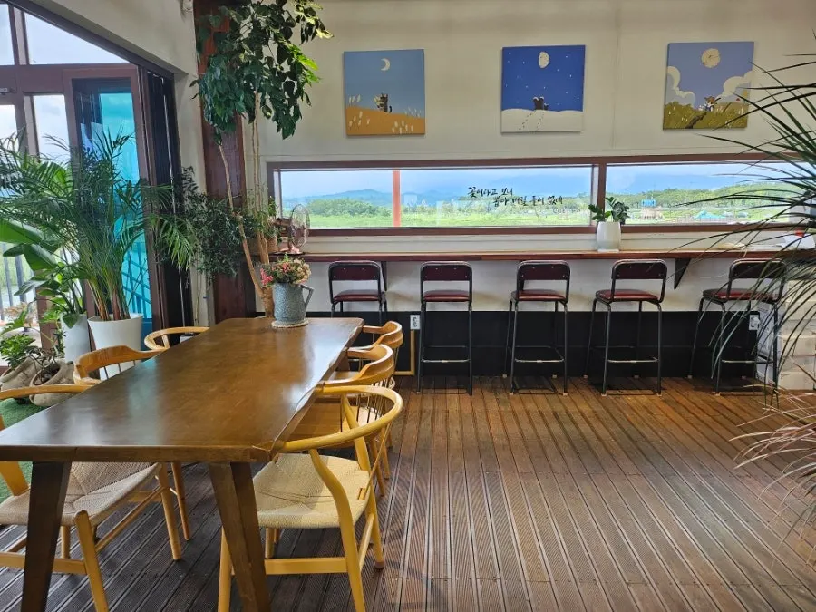 Cafe Dunchi scenery at the lower reaches of Namdaecheon