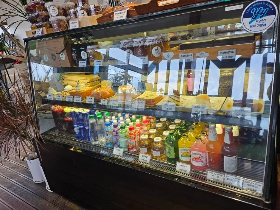 Cafe Dunchi interior and bakery
