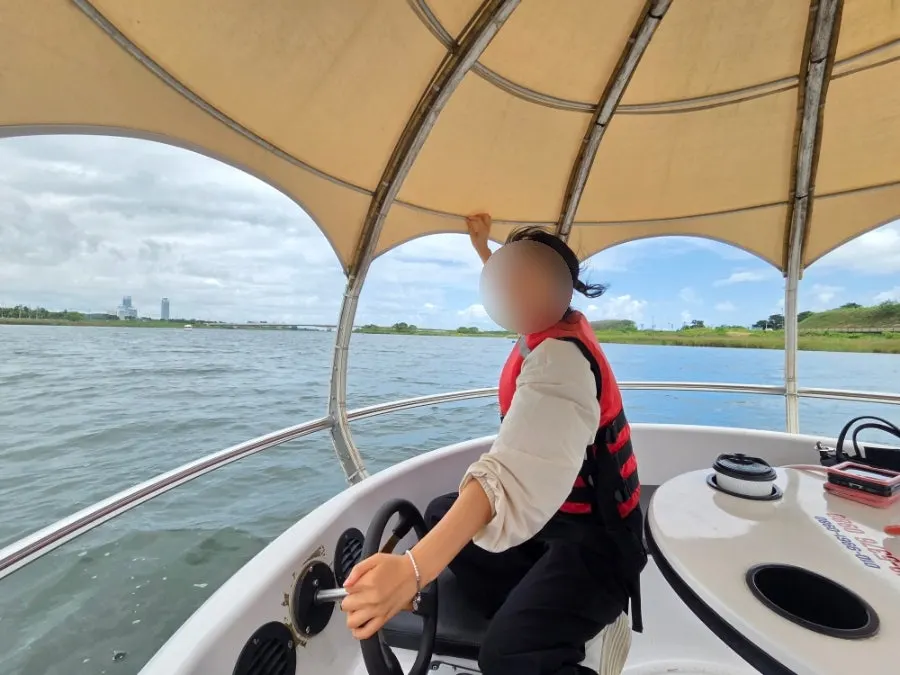 Namdaecheon scenery seen from an electric boat