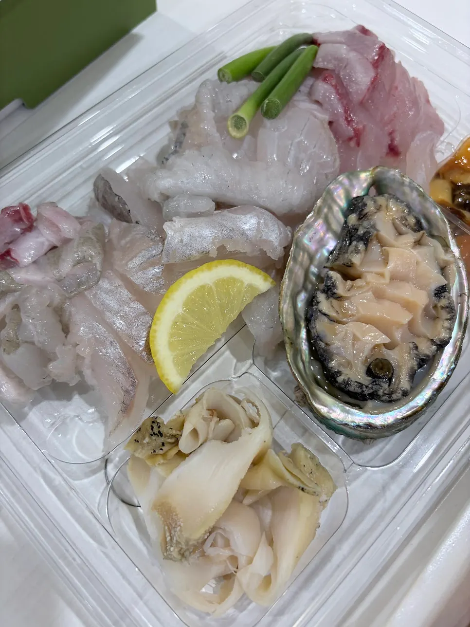 Thick-cut assorted sashimi