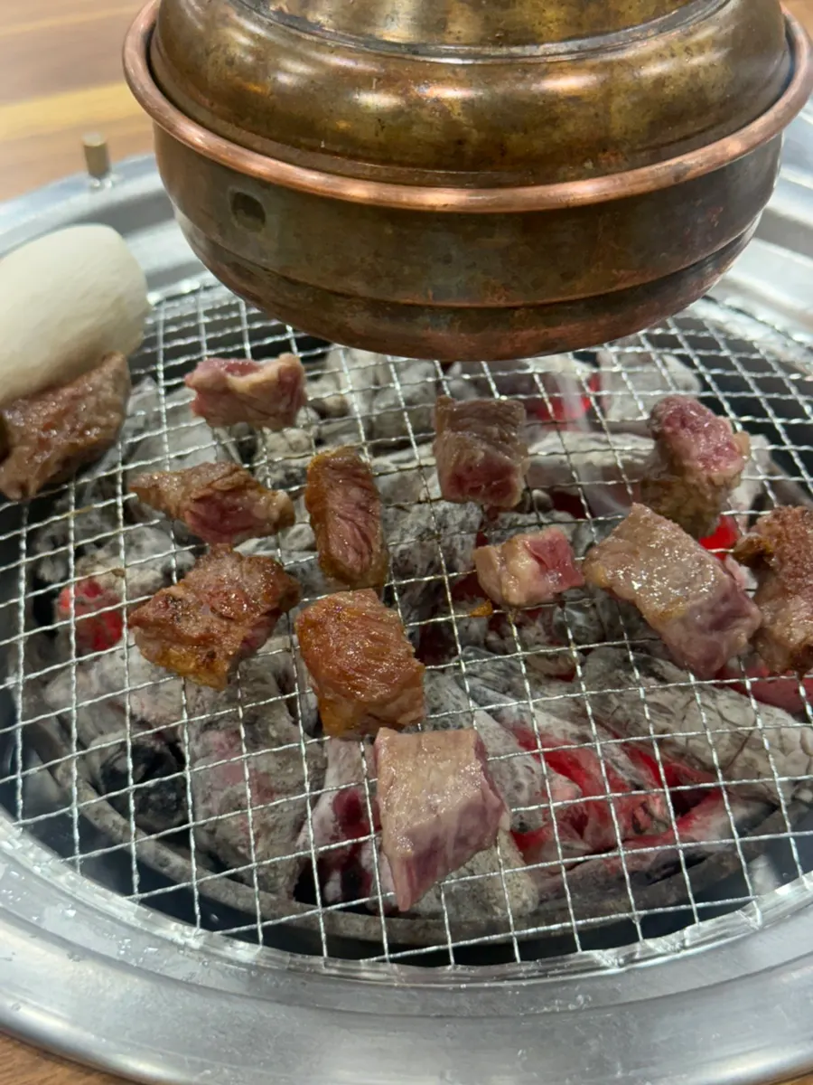 양양 여여정 고기 상차림 세로 사진