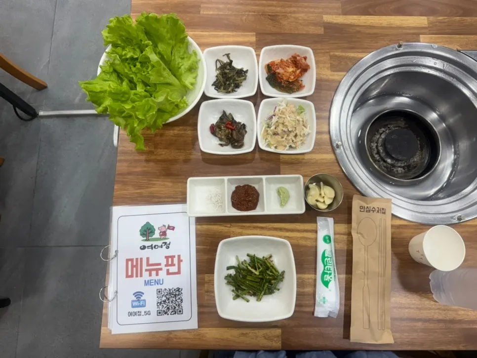 김치와 나물, 부추절임 등 여여정 반찬