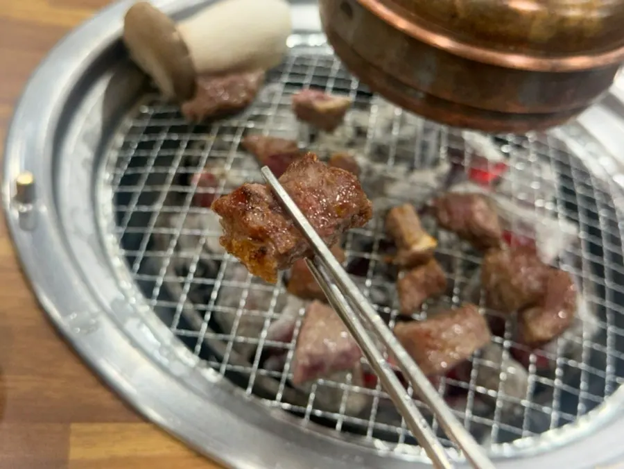 다 구워진 꽃갈비살 클로즈업