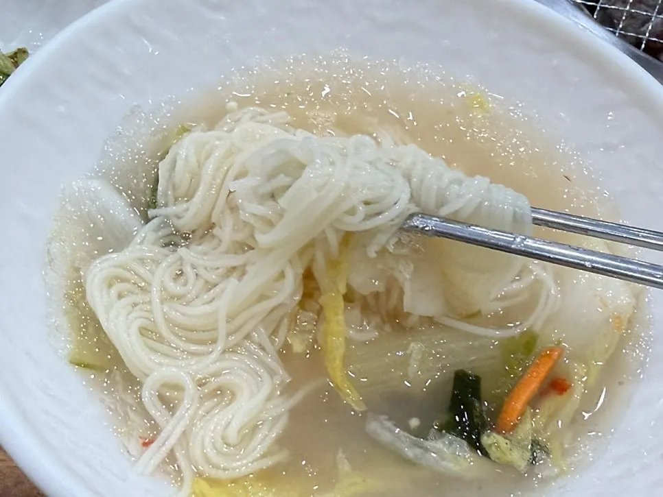 여여정 고기 상차림 전체