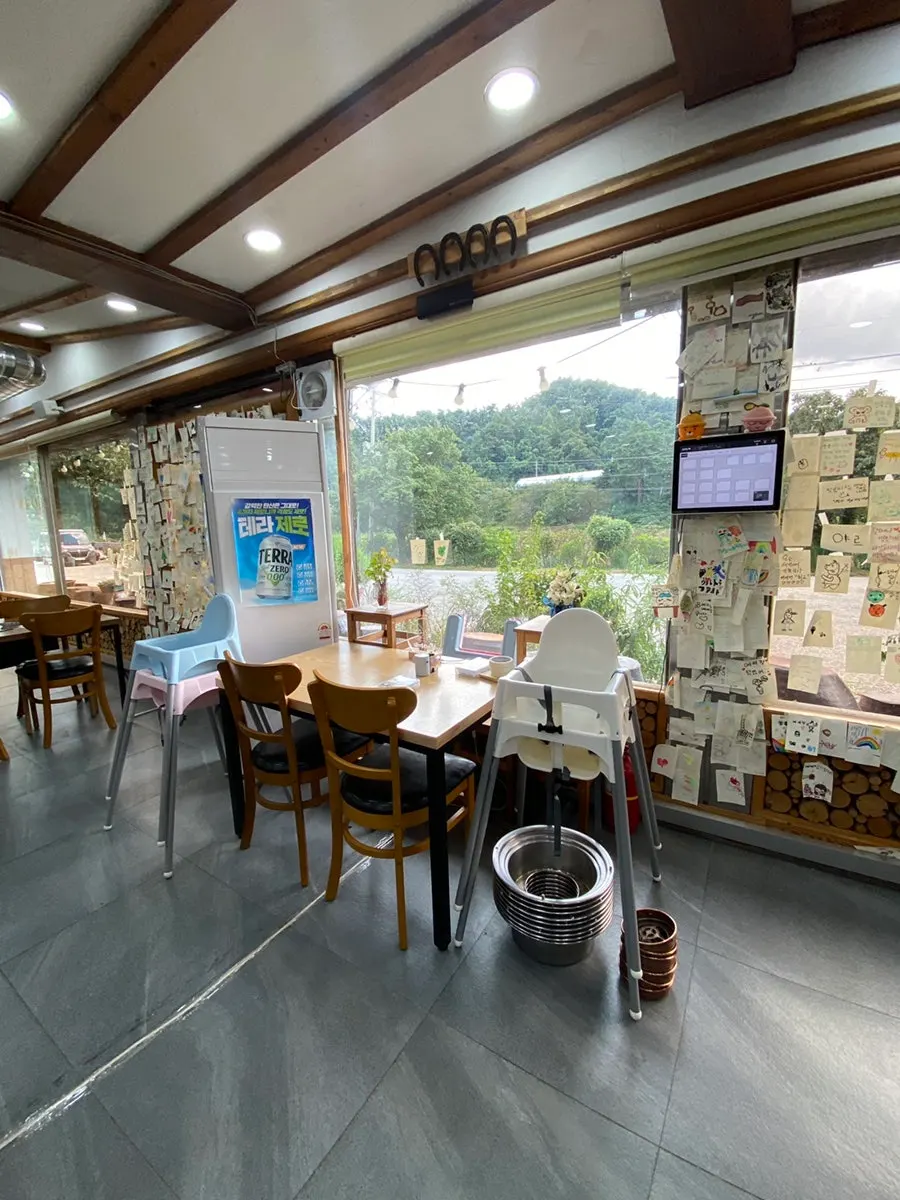 View near the entrance of Yeoyejeong