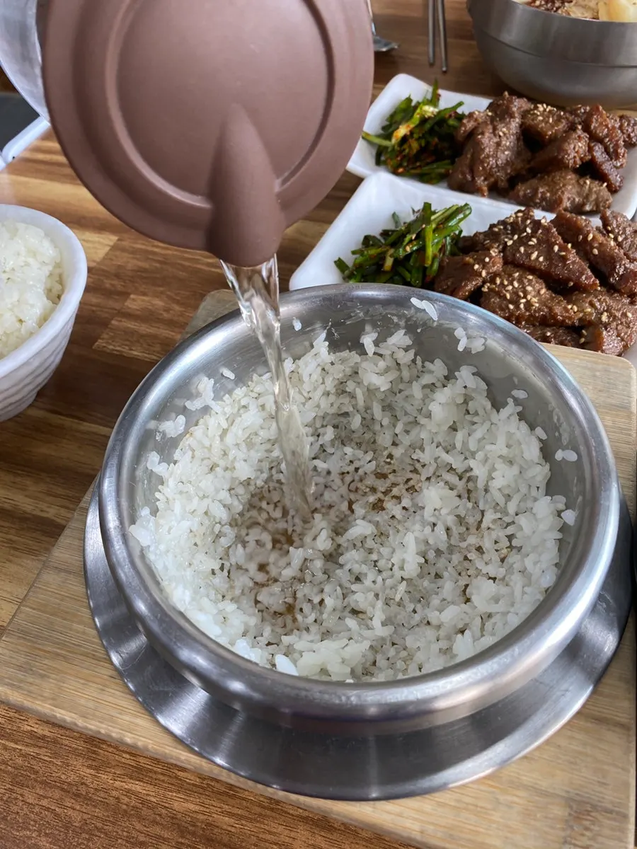 Nurungji left in the pot after the rice was scooped out