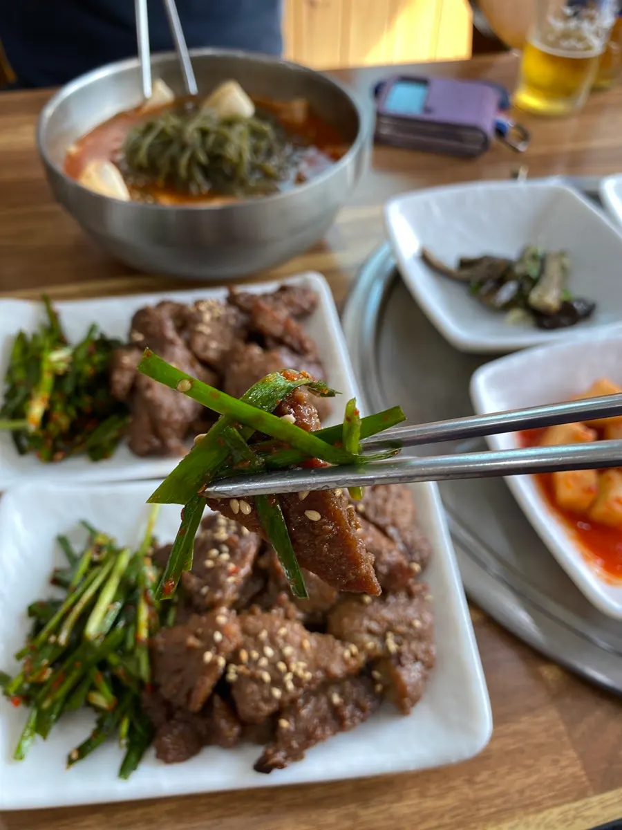 Seasoned chives served with the marinated pork