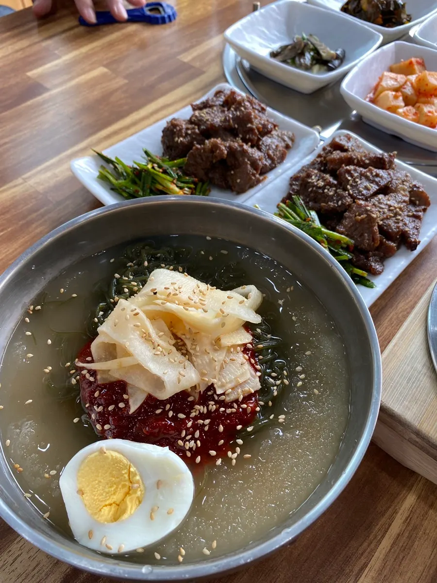 Yeoyejeong's meat naengmyeon with icy broth and marinated pork