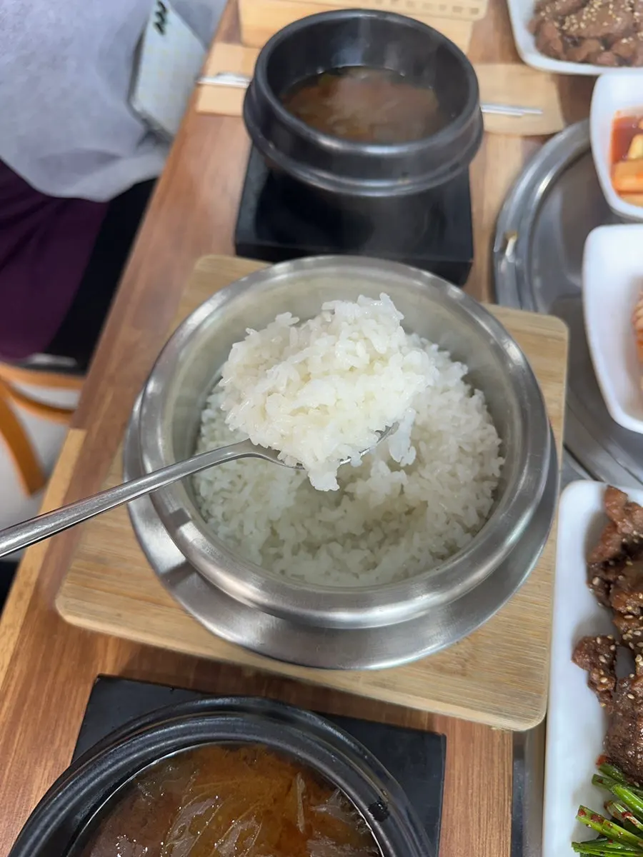 여여정 김치찌개솥밥 점심특선 구성