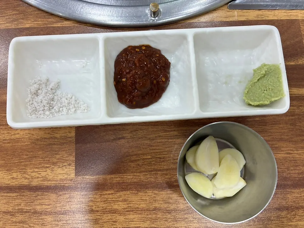点的五花肉餐桌摆盘