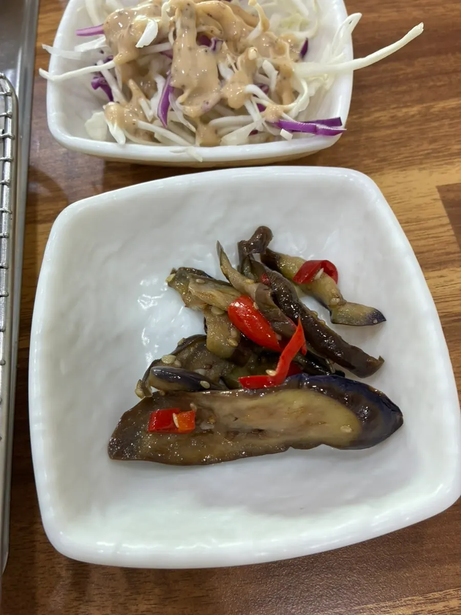 餐桌中央摆放的自制大酱