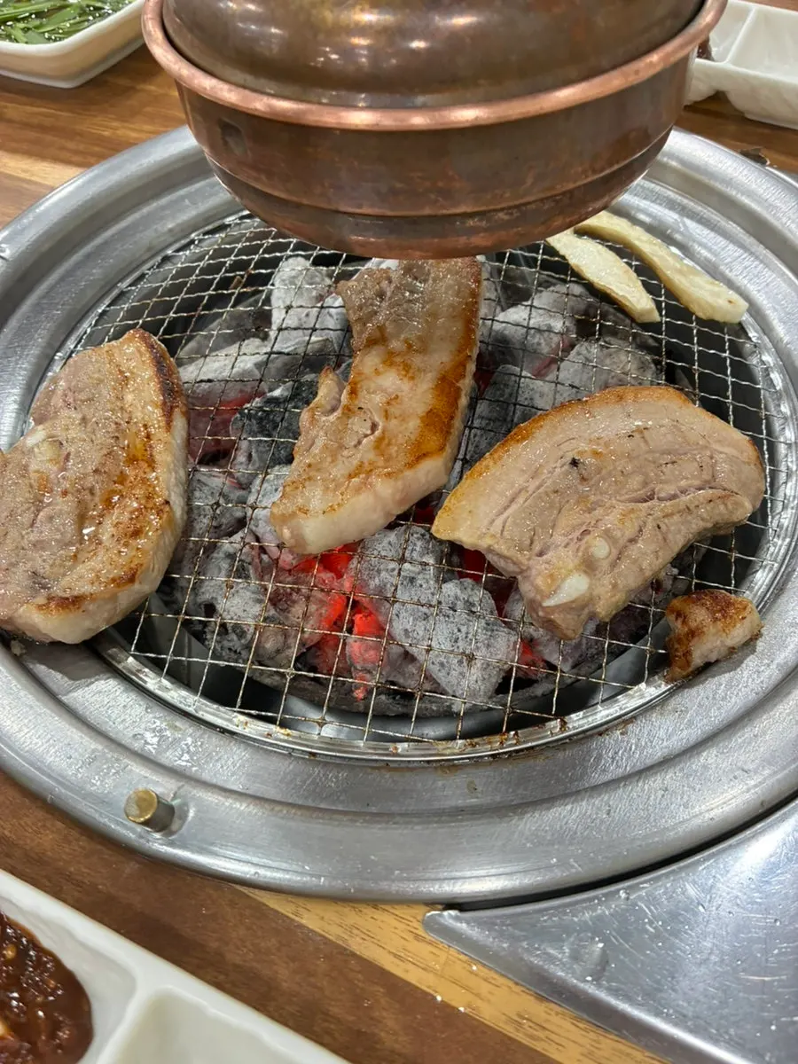 备好儿童餐具的用餐座位