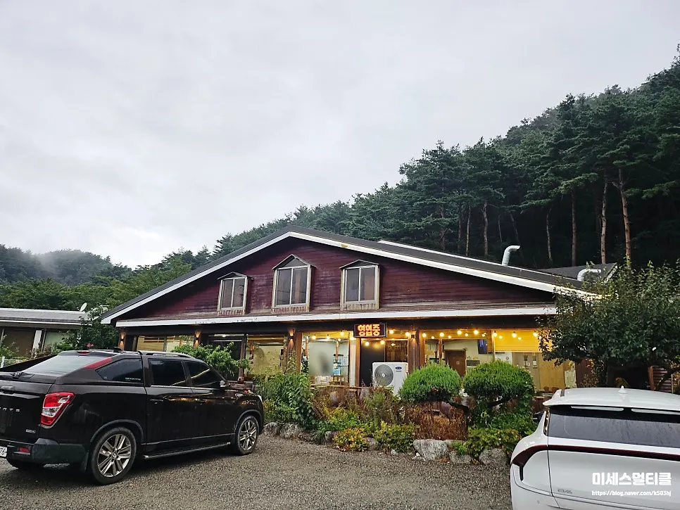 Full view of Yeoyejeong's spacious parking lot