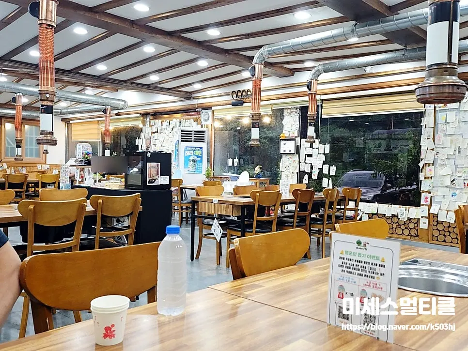 Yeoyejeong's dining hall filled with guests