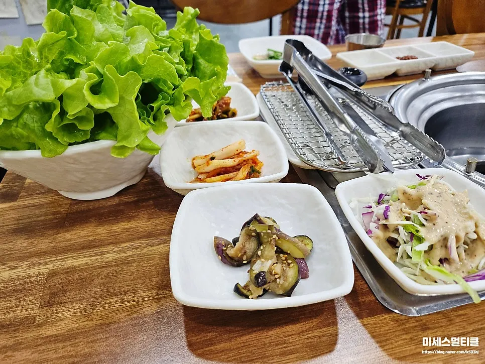 Yeoyejeong's fresh galbi grilling over charcoal